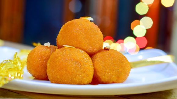 Motichoor Laddu: మోతీచూర్ లడ్డూ నోరూరేలా ఇలా ఇంట్లో సులువుగా చేసేయండి, రెసిపీ ఇదిగో