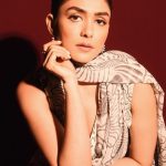 Mrunal Thakur : బ్లాక్ శారీలో మైండ్ బ్లాక్ చేసిన మృణాల్.. రెండు కళ్లు చాలట్లేదు..