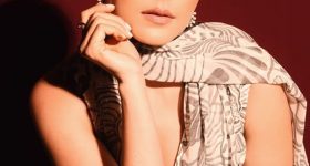 Mrunal Thakur : బ్లాక్ శారీలో మైండ్ బ్లాక్ చేసిన మృణాల్.. రెండు కళ్లు చాలట్లేదు..