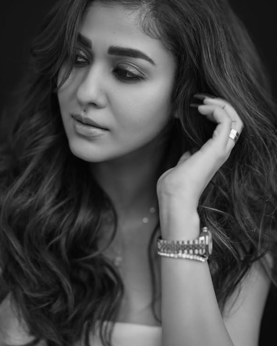 Nayanatara : బ్లాక్ అండ్ వైట్ వింటేజ్ లుక్ లో అదిరిపోయిన నయనతార.. ఏముంది మావా..