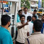 ఏపీలో ఇంధన సంక్షోభం.. డీజిల్ కోసం కాళ్లు పట్టుకుని బతిమిలాడిన ఆక్వా రైతు