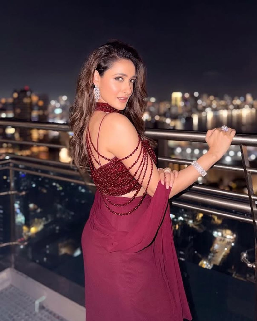 Pragya Jaiswal : అబ్బా… ప్రగ్యా లుక్ అదిరిపోయింది.. ఫోటోలు వైరల్..