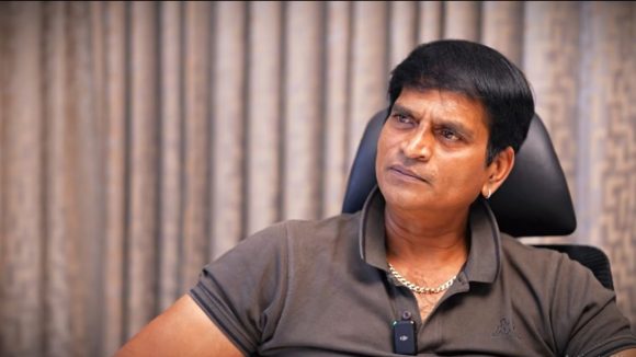 అలాంటి నటుడు ఇండస్ట్రీలో దొరకలేదు.. రవిబాబు సంచలన స్టేట్మెంట్!