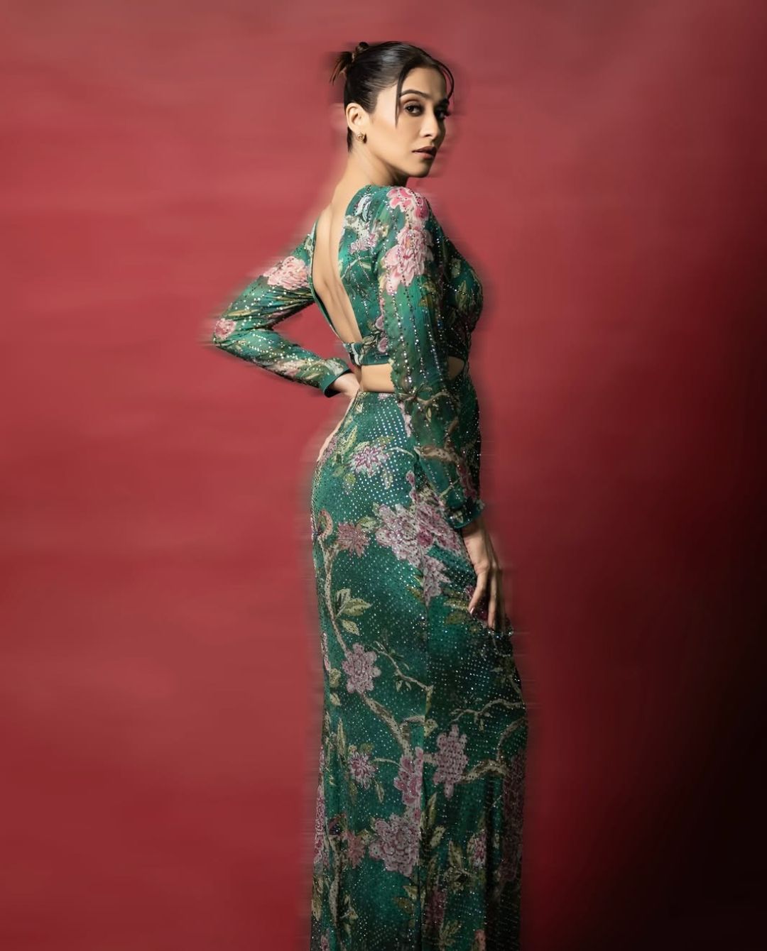 Regina Cassandra: చురకత్తులాంటి చూపులతో ఆకట్టుకుంటున్న రెజీనా!