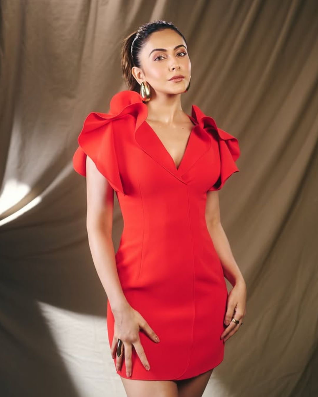 Rakul Preeth Singh : రెడ్ డ్రెస్ లో హీటెక్కిస్తున్న రకుల్.. పాప బాగా హాట్ గురు..