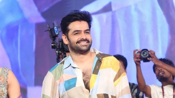 మెగాఫోన్ పట్టబోతున్న రామ్ పోతినేని… సాహసం చేస్తున్న హీరో..ఇప్పుడు అవసరమా అంటూ!