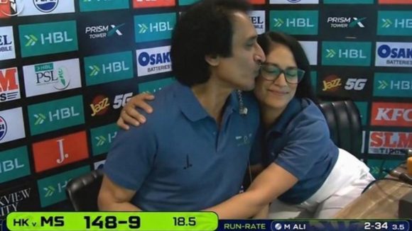 Ramiz Raja Hug: కామెంట్రీలో చేస్తుండ‌గా రొమాన్స్‌..రమీజ్ రాజా, లీసా హాట్ వీడియో వైర‌ల్