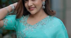 Rithu Chowdary : స్కై బ్లూ కలర్ శారీలో మెరిసిపోతున్న రీతూ.. ఎంత అందంగా ఉందో..