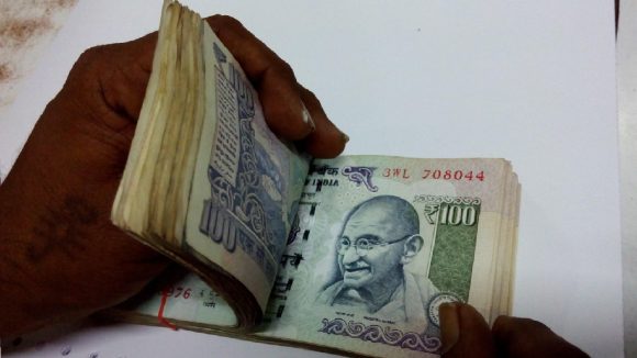 Salary tips: జీతం వచ్చిన వెంటనే ఇలా చేస్తే డబ్బు కొరత ఉండదు