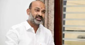 బిక్షం వేసినట్లు 15 లక్షలు ఇవ్వడం ఏంటి..? శంకర్ కుటుంబానికి న్యాయం జరగాలి, బండి సంజయ్ ఆగ్రహం