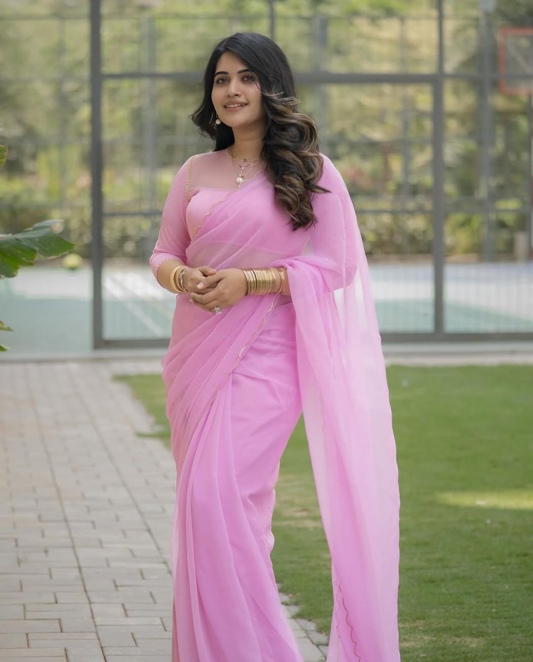 Sravanthi Chokarapu: చీరకట్టులో క్యూట్ ఎక్స్ప్రెషన్స్ తో మెరిసిపోతున్న స్రవంతి.. ఫోటోలు వైరల్!