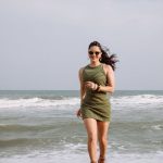 Sunny Leone : బీచ్ దగ్గర అందాలతో రెచ్చగొడుతున్న సన్నీ.. ఏముంది మావా..
