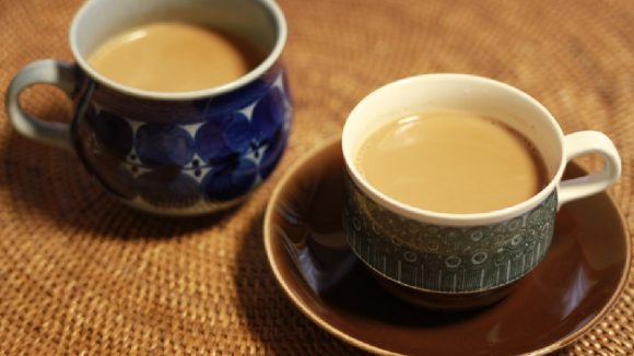 Tea: టీ తాగిన వెంటనే నీళ్లు తాగేస్తున్నారా? అలా చేయడం ఎంత ప్రమాదకరమంటే..