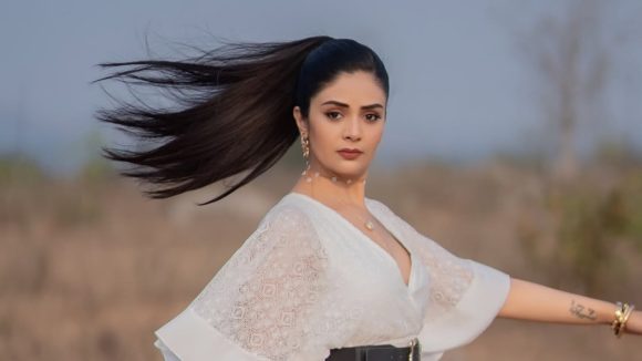 వామ్మో శ్రీముఖి తెరపై కనపడాలంటే లక్షలు ఇవ్వాల్సిందేనా.. భారీగా సంపాదిస్తున్న రాములమ్మ?