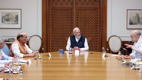 కేంద్ర కేబినెట్ సంచలన నిర్ణయాలు.. ఐదు కీలక ప్రాజెక్టులకు గ్రీన్ సిగ్నల్, అవి ఏంటంటే..?
