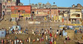 Varanasi: కాశీ ఘాట్లలో నడిచిన తరువాత జీవితం, మరణం పట్ల కొందరి అభిప్రాయం ఎందుకు మారిపోతుంది?