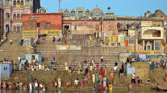 Varanasi: కాశీ ఘాట్లలో నడిచిన తరువాత జీవితం, మరణం పట్ల కొందరి అభిప్రాయం ఎందుకు మారిపోతుంది?
