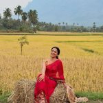 Vishnavi Chaithanya : వరి చేను గట్టుపై ఎర్రని చీరలో వైష్ణవి చైతన్య.. ఫోటోలు వైరల్..