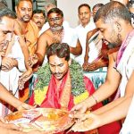 జగన్‌కు ఆశీర్వచనం అందజేసిన అర్చ‌కుల‌కు షాకిచ్చిన టీటీడీ