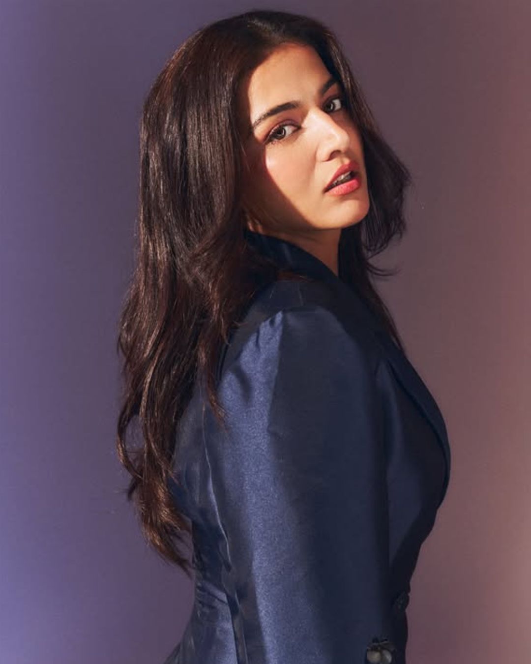 Wamiqa Gabbi: కోటులో స్టైలిష్ లుక్ లో వామిక గబ్బి.. ఫోటోలు వైరల్..