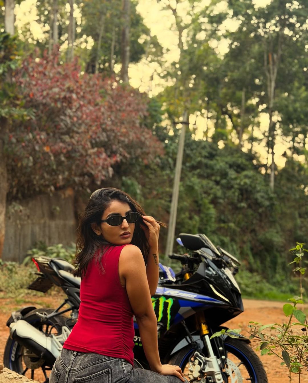 Ananya Nagalla: వామ్మో ఆ ఫోజులేంటి.. కుర్రాళ్లకు మతి పోగొట్టేలా వుందే!