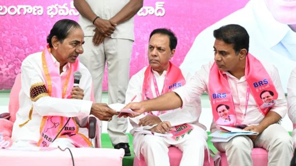 మార్పు దిశ‌గా బీఆరెస్ అడుగులు! రాష్ట్ర క‌మిటీలో రెండు కీల‌క తీర్మానాలు… !