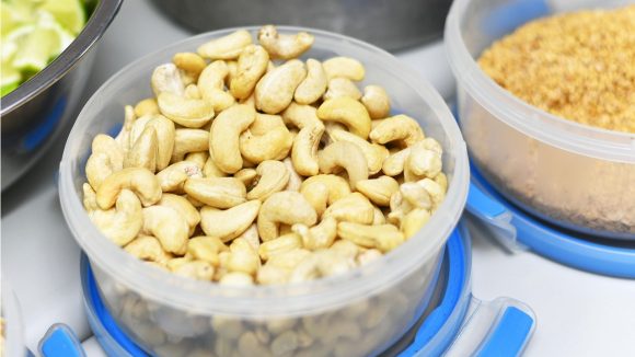 Cashew: జీడిపప్పు తింటే బరువు పెరుగుతారా? నిజం తెలుసుకుంటే ఆశ్చర్యపడతారు