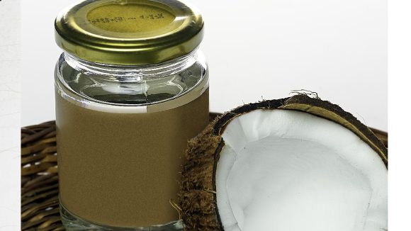 Coconut Oil: కొబ్బరి నూనెలో కర్పూరం కలిపి వాడితే జుట్టుకు జరిగే మ్యాజిక్ ఏంటో తెలుసా?
