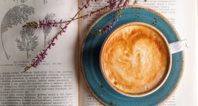 Coffee: మీకు రోజూ కాఫీ తాగే అలవాటుందా? ఇది చర్మాన్ని ఎలా దెబ్బతీస్తుందో తెలుసా?