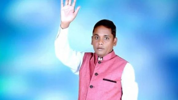 గుజ‌రాత్ రాజకీయాల్లో విచిత్రం.. మూడు పార్టీల తరపున ఒకే అభ్యర్థి నామినేషన్!
