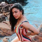 Deviyani Sharma: స్విమ్ సూట్ లో సెగలు పుట్టిస్తున్న సేవ్ ద టైగర్స్ బ్యూటీ.. బీచ్ ఒడ్డున సేద తీరుతూ!