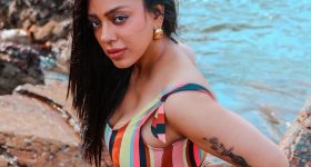 Deviyani Sharma: స్విమ్ సూట్ లో సెగలు పుట్టిస్తున్న సేవ్ ద టైగర్స్ బ్యూటీ.. బీచ్ ఒడ్డున సేద తీరుతూ!