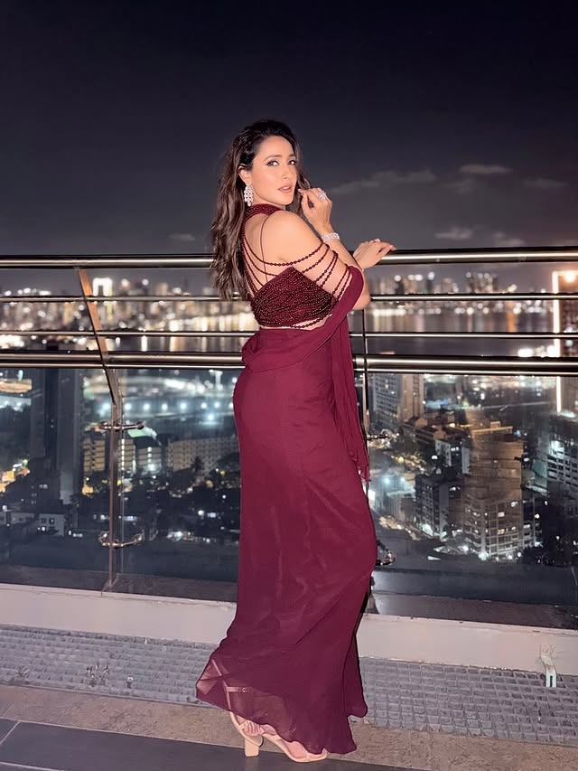 Pragya Jaiswal Photo Gallery