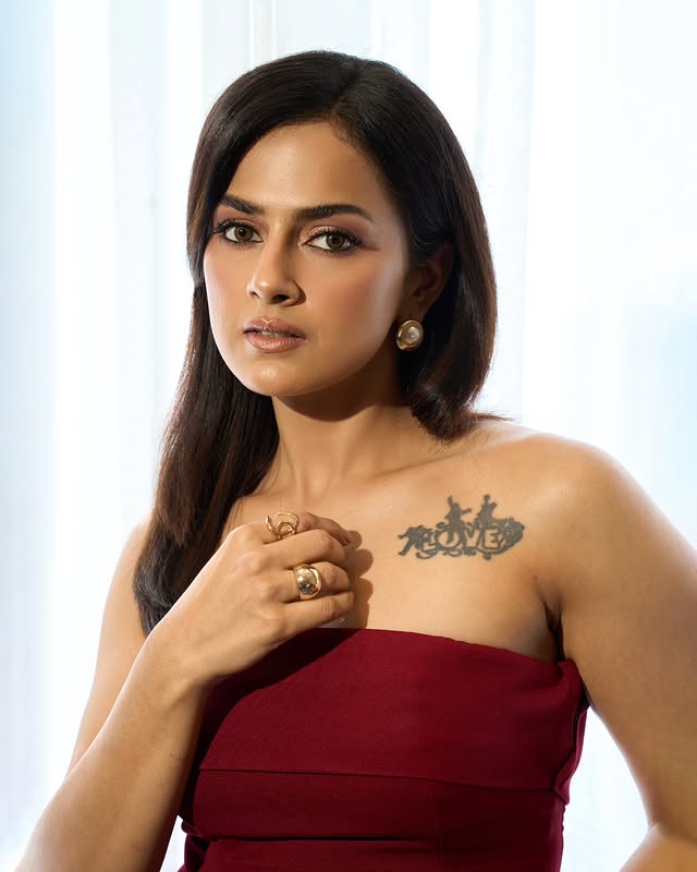 Shraddha Srinath ( Source / Instagram ) Shraddha Srinath photo gallery