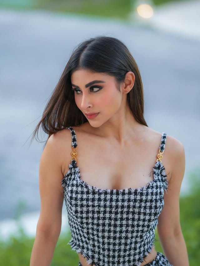 Mouni Roy Photo Gallery