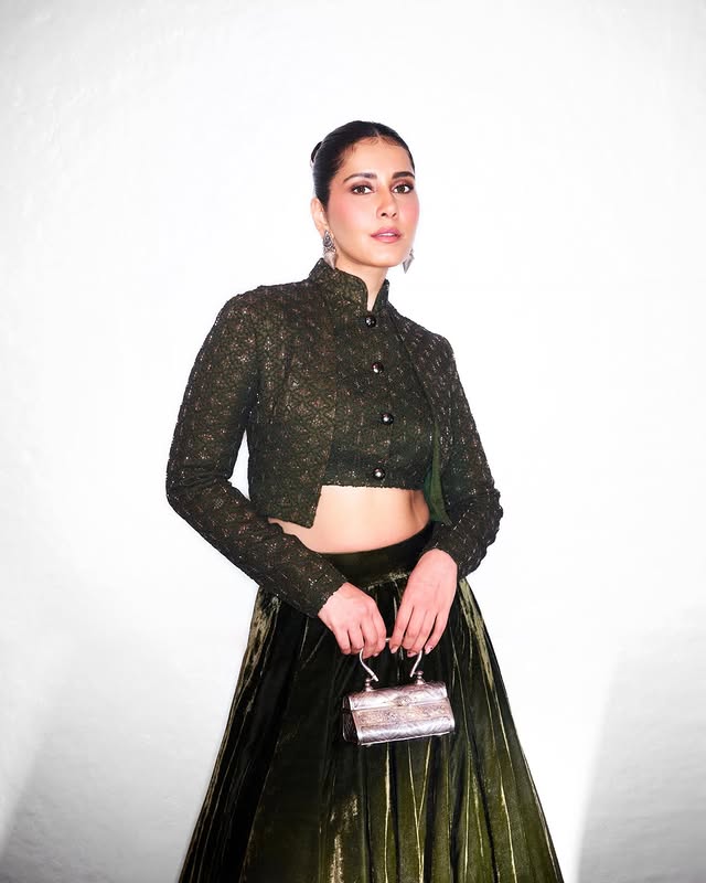 Raashii Khanna Photo Gallery