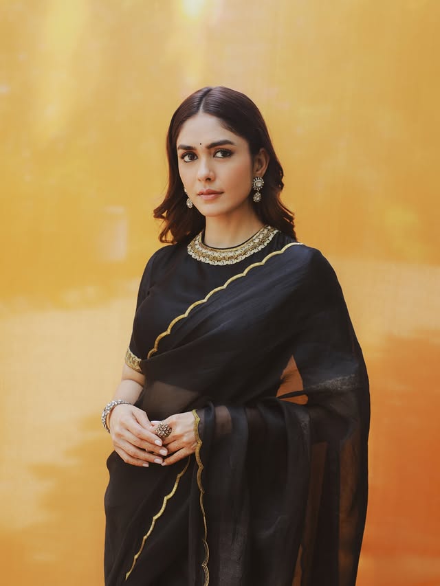 Mrunal Thakur photo Gallery