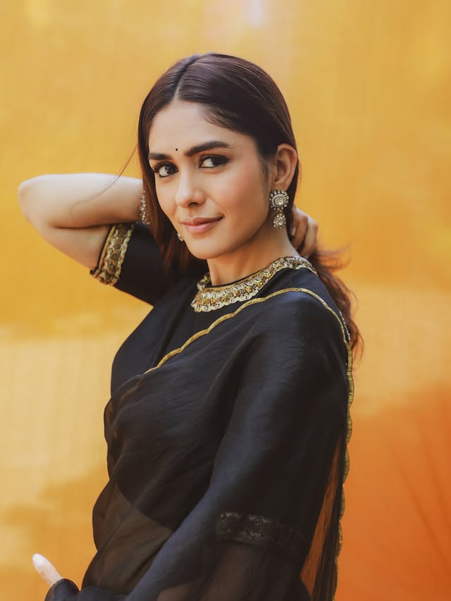 Mrunal Thakur photo Gallery