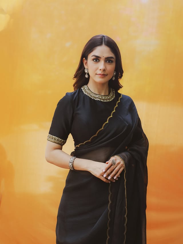 Mrunal Thakur photo Gallery