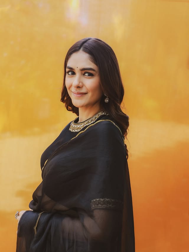 Mrunal Thakur photo Gallery