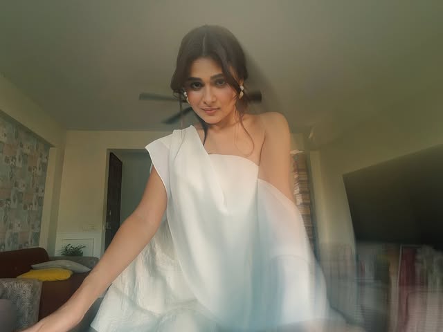 Shalini Pandey photo Gallery