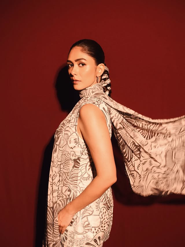 Mrunal Thakur photo Gallery