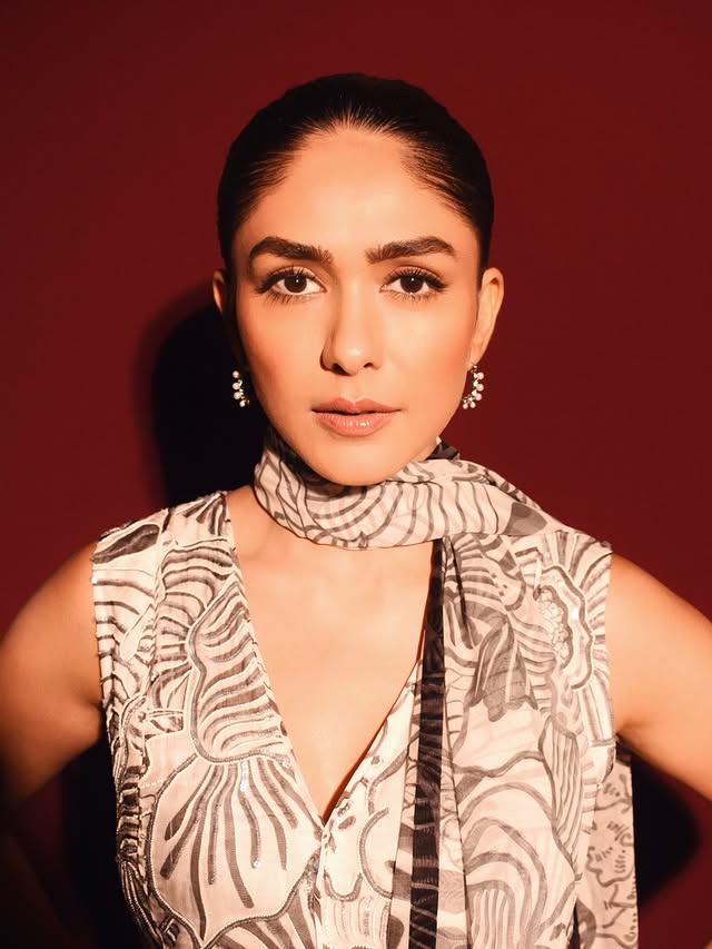 Mrunal Thakur photo Gallery