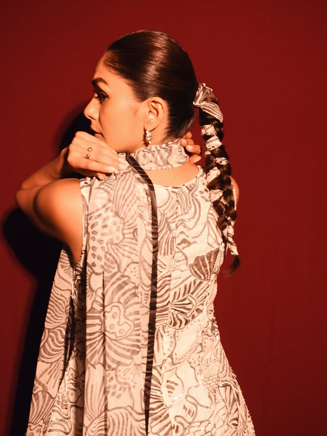 Mrunal Thakur photo Gallery