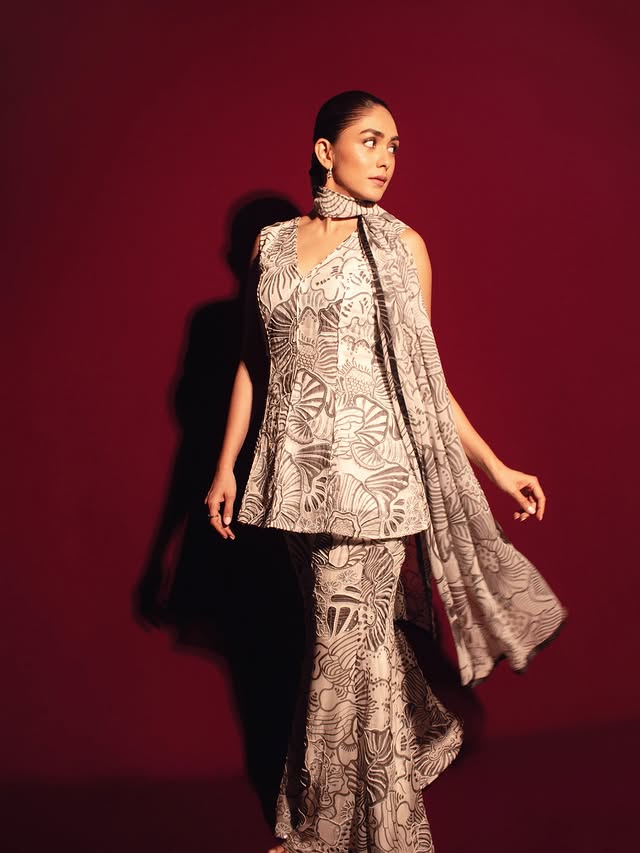 Mrunal Thakur photo Gallery