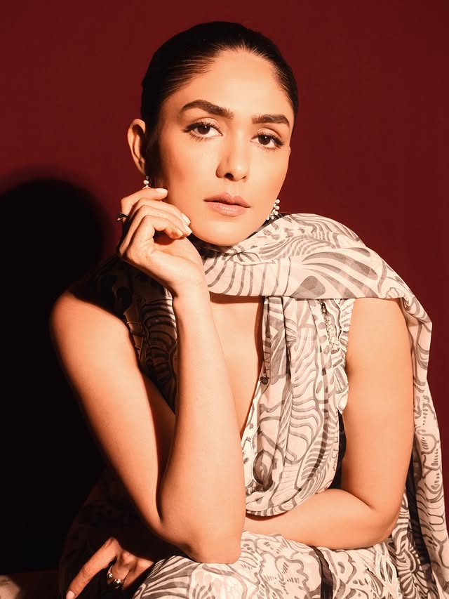 Mrunal Thakur photo Gallery