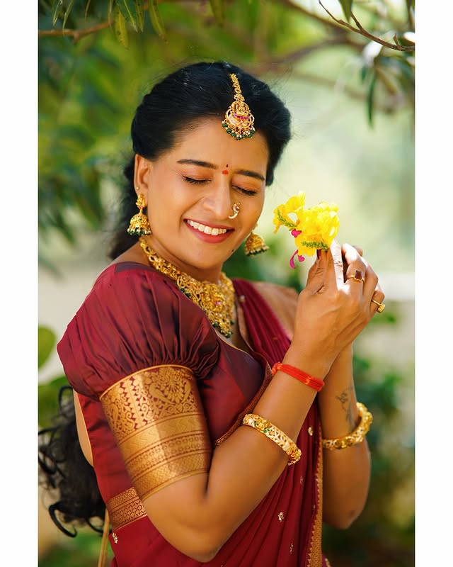Anshu Reddy ( Source / Instagram ) Anshu Reddy Photo Gallery