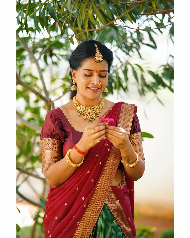 Anshu Reddy ( Source / Instagram ) Anshu Reddy Photo Gallery