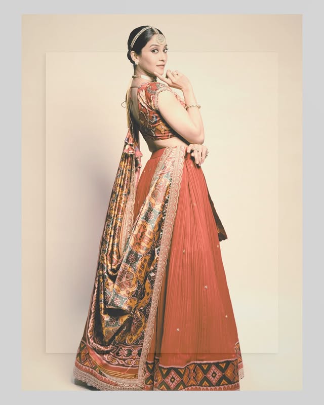 Regina cassandra ( Source / Instagram ) Regina cassandra Photo Gallery