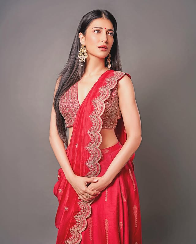 Shruthi Haasan ( Source / Instagram ) Shruthi Haasan photo Gallery